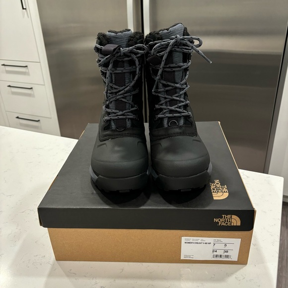 New in Box - Sz 7 North Face Women’s Chilkat V 400 Waterproof Boots - Picture 2 of 4